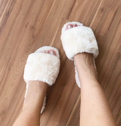 Pantufa Feminina Com Abertura Off  White